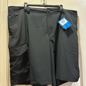 NWT Men's Columbia Black Cargo Shorts